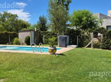 Casa · 130m² · 3 Ambientes · 2 Cocheras · Casa en Venta B Cerrado "Peumahue"