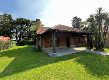 Casa · 165m² · 3 Ambientes · 2 Cocheras · Venta de Casa en Bella Vista