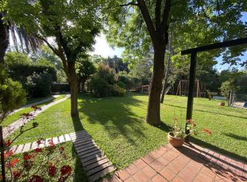 Casa · 900m² · 4 Ambientes · Casa - Profesional Country Club