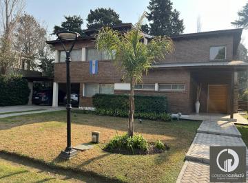 Casa · 800m² · 7 Ambientes · 2 Cocheras · Casa en Venta - Roldan - Barrio Privado, El Cielo - 4 Dorm. - Quincho - Pileta