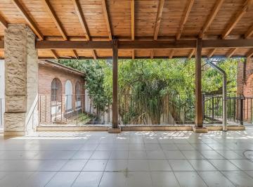 Casa · 447m² · 6 Ambientes · 3 Cocheras · Casa · en Venta · 2 Plantas, 6 Ambientes · con Amplio Terreno a Refeccionar · Castelar