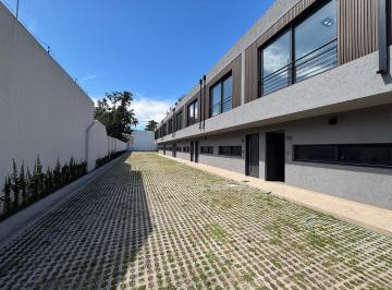 Casa · 118m² · 4 Ambientes · 1 Cochera · Unidades en Duplex a Estrenar 4 Ambientes, 3 Suite, Cochera, Jardín. Piscina. Sum.