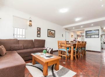 Casa de 4 ambientes, Lomas de Zamora · Casa 4 Amb con Cochera, Patio y Terraza en Venta