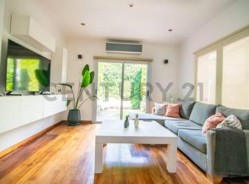 Casa · 120m² · 6 Ambientes · 2 Cocheras · Casa de 2 Dorm. con Cochera Doble y Jardín en Venta en Tolosa