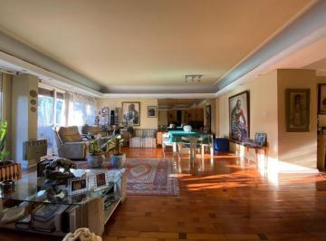 Departamento · 131m² · 4 Ambientes · 1 Cochera · Rebajado! 4 Ambientes con Dep. y Gran Patio · Super Luminoso · Cochera Fija