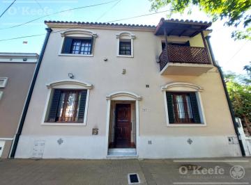 Casa · 200m² · 4 Ambientes · Casa en Venta 4 Ambientes en Quilmes. Est. Colonial. Cerca del Centro Oportunidad! Apto Crédito