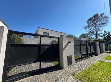 Casa · 199m² · 4 Ambientes · 3 Cocheras · Venta Casa en Bella Vista