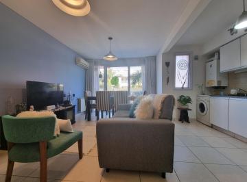 Departamento · 43m² · 2 Ambientes · Depto 2 Amb, Balcón a La Calle. 51 m² Luminoso.