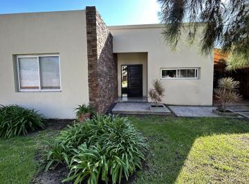 Casa · 125m² · 4 Ambientes · Propiedad en Una Planta en Altos de Hudson