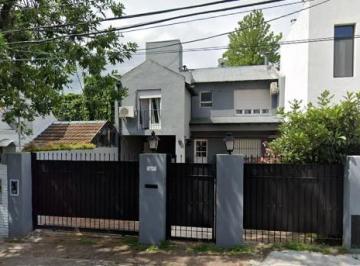 Casa · 255m² · 4 Dormitorios · 1 Cochera · Muy Linda Casa en Venta en Lomas de San Isidro