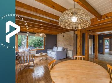 Casa · 300m² · 7 Ambientes · 2 Cocheras · Venta - Casa 6 Dorm. Reciclada S/lote de 2500 m², Las Balsas, Villa La Angostura