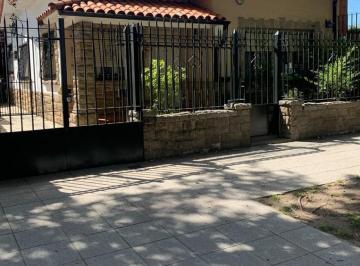 Casa · 309m² · 7 Ambientes · 3 Cocheras · Casa Chalet en Venta en Temperley, Lomas de Zamora, G. B. a. Zona Sur