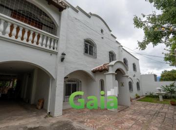 Casa · 250m² · 4 Dormitorios · 1 Cochera · Casa en Venta en Grand Bourg Calle Alvarez Jonte Al 1.000