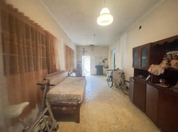 Casa · 221m² · 2 Ambientes · 1 Cochera · Casa a Reciclar con Local Ciudad de Balcarce