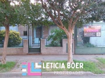 Casa · 136m² · 4 Ambientes · 1 Cochera · Casa en Jose León Suarez