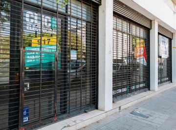 Local comercial · 220m² · Alquiler Moreno Al 900 Importante Local Comercial en Planta Baja