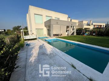 Casa · 300m² · 4 Ambientes · 2 Cocheras · Puertos Casa en Alquiler