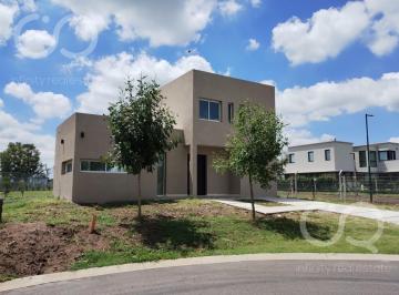 Casa · 170m² · 4 Ambientes · 2 Cocheras · Casa en Venta Santa Lucia Pilar del Este