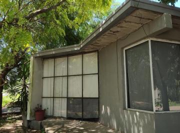 Casa · 123m² · 2 Ambientes · 1 Cochera · Casa en Venta un Dormitorio, Cochera, Galpon y Parque en Sicardi