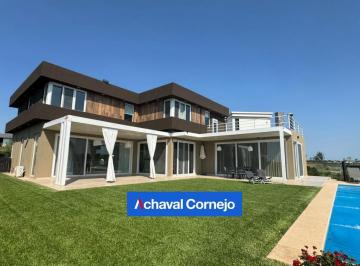 Casa · 300m² · 8 Ambientes · Casa en Puertos, Muelles con Increíble Vista Al Lago Central