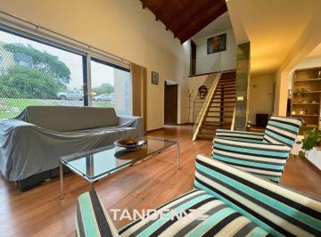 Casa · 290m² · 5 Ambientes · 1 Cochera · Casa de Categoría en Venta en Tanti, Keoken - 3 Dorm.