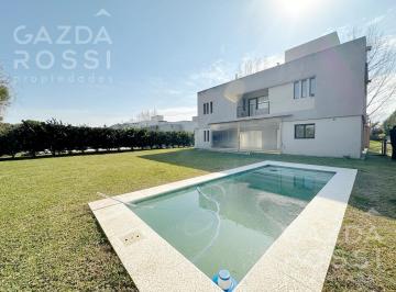 Casa · 225m² · 4 Ambientes · 2 Cocheras · Venta Casa en Los Naranjos