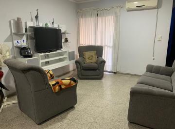 Departamento · 74m² · 6 Ambientes · Se Vende Departamento en Reconquista.