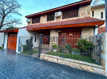 Casa · 235m² · 6 Ambientes · 2 Cocheras · Impecable Casa en Barrio Güemes - Haedo