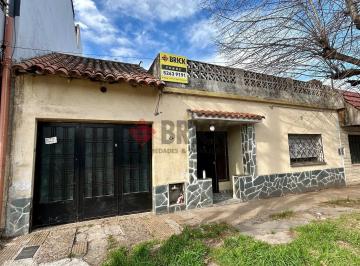 Casa · 166m² · 4 Ambientes · 1 Cochera · Casa a Reciclar Sobre Lote Propio - Don Torcuato
