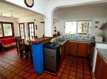 Casa · 120m² · 1 Cochera · Casa en Venta - 3 Dorm. 2 Baños - 150 m² - Manuel B. Gonnet, La Plata