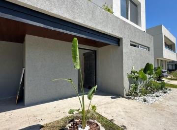 Casa · 230m² · 5 Ambientes · 1 Cochera · Casa en Venta en Castaños, Nordelta, Tigre