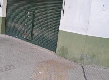 Local comercial de 2 ambientes, Parque Avellaneda · Local C/vivienda - Esquina Av Directorio y m. Castro - Sin Expensas Wp