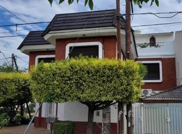 Casa · 180m² · 5 Ambientes · 1 Cochera · Casa en Venta - 4 Dorm. 3 Baños - Cochera - 230 m² - Haedo