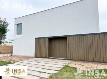 Casa · 160m² · 4 Ambientes · 2 Cocheras · Casa en Barrio Privado La Toscana