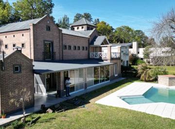 Casa · 400m² · 8 Ambientes · 2 Cocheras · Venta Casa Club de Campo El Paso