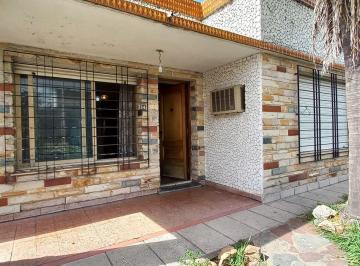 Casa · 174m² · 7 Ambientes · 2 Cocheras · Casa 7 Amb en Venta - G. Catan Centro - a Mejorar