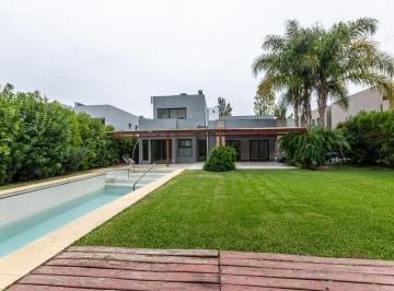 Casa · 220m² · 5 Ambientes · 2 Cocheras · Venta Casa con Pileta y Parque Fincas de Iraola 2