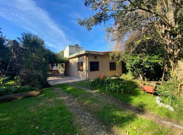 Quinta vacacional · 161m² · 4 Dormitorios · 3 Cocheras · Venta Glew Casa Quinta 1200 m²