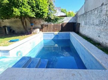 Casa · 320m² · 6 Ambientes · 3 Cocheras · Venta Casa 6 Ambientes Pileta Jardín Merlo Permuta