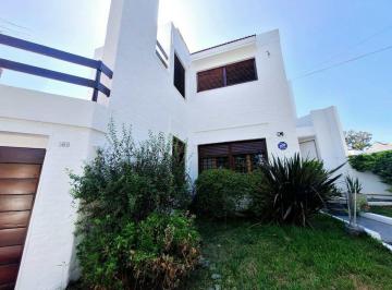 Casa · 320m² · 6 Ambientes · 3 Cocheras · Venta Casa 6 Ambientes Pileta Jardín Merlo Permuta