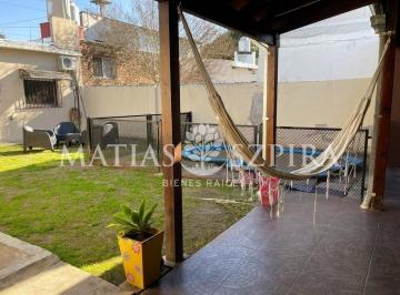 Casa · 115m² · 3 Ambientes · 2 Cocheras · Casa con Excelente Ubicacion