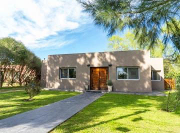 Casa · 127m² · 4 Ambientes · 2 Cocheras · Venta Casa Barrio Nautico Cube Pileta Apta Crédito