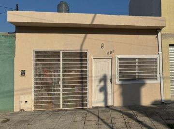 Casa · 60m² · 2 Ambientes · 1 Cochera · Venta Casa 2 Ambientes Oprtunidad Para Ampliar