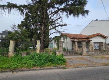 Casa · 85m² · 3 Ambientes · 3 Cocheras · Venta de Lote Doble en Carapachay Zona Residencial