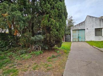 Casa · 85m² · 3 Ambientes · 3 Cocheras · Venta de Lote Doble en Carapachay Zona Residencial