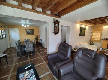 Casa · 316m² · 10 Ambientes · 1 Cochera · Hermosa Casa en Dalvian Excelente Ubicación