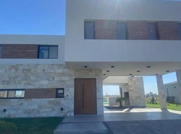 Casa · 181m² · 5 Ambientes · 2 Cocheras · Casa en El Rebenque - 4 Habitaciones