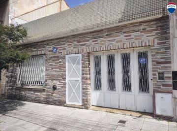 Casa · 85m² · 4 Ambientes · 1 Cochera · Venta Casa 4 Ambientes, V. Alsina, Garage Patio.