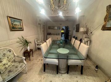 Casa · 83m² · 3 Ambientes · 1 Cochera · Chalet Clasico Excelente Ubicacion en Ballester