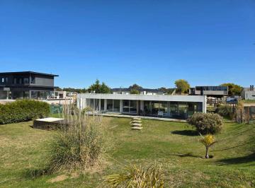 Casa · 140m² · 4 Ambientes · Casa en Venta Costa Esmeralda Sector Deportivo